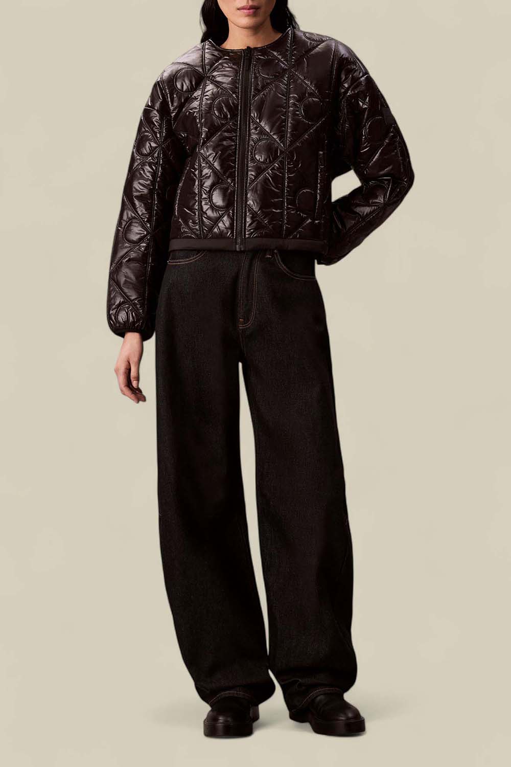 תמונת כל הלוק של ז'קט פוך דו-צדדי